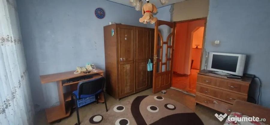 Apartament cu 3 camere decomandat în 1 Mai