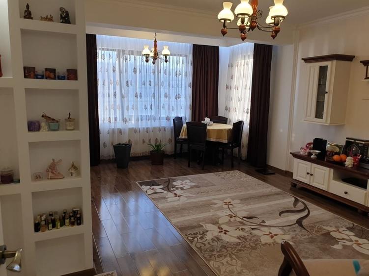 Apartament cu 3 camere decomandat în Rediu