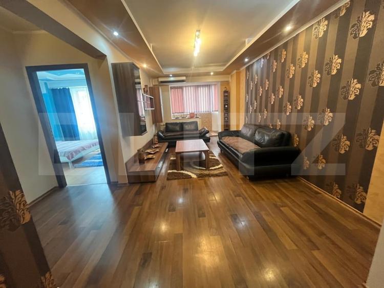 Apartament cu 3 camere decomandat, mobilat în Valenta