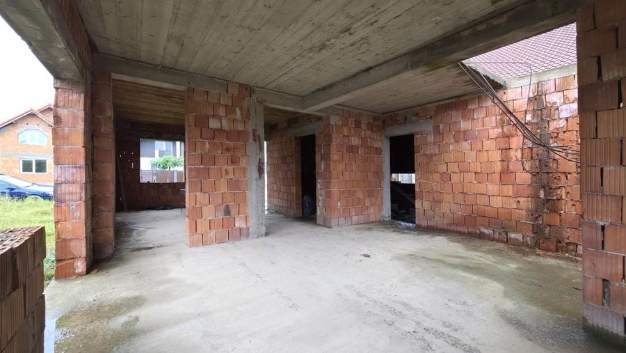 Casă individuală cu 6 camere cu Canalizare în Curtici