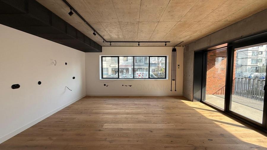 Apartament cu 3 camere semidecomandat în Floreasca