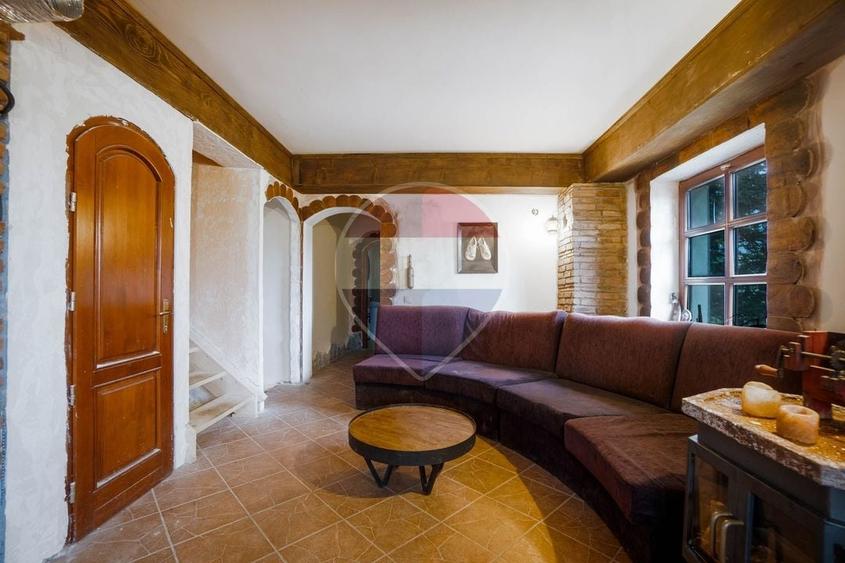 Casă individuală cu 14 camere cu Teren 4300 Mp în Sud-Vest