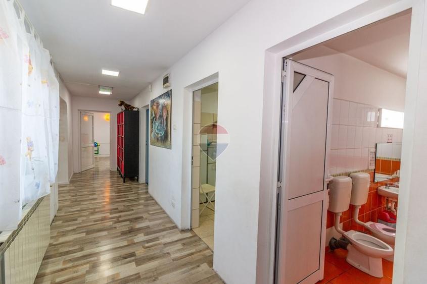 Casă individuală cu 7 camere cu Teren 250 Mp în Drumul Taberei