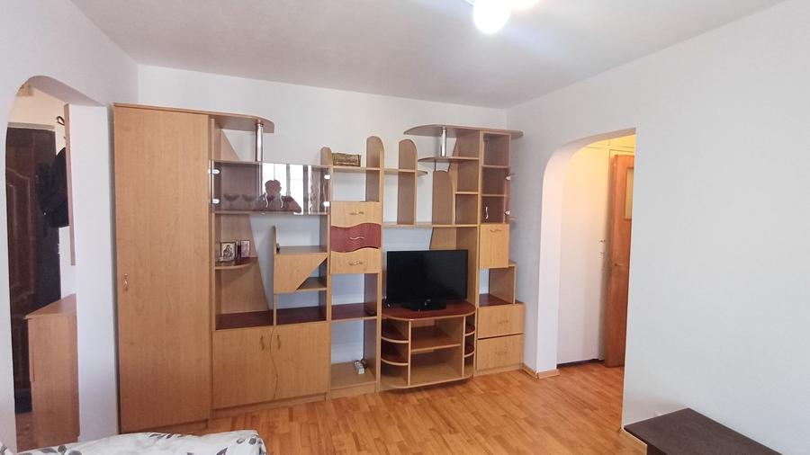 Apartament cu 2 camere semidecomandat în Giurgiului