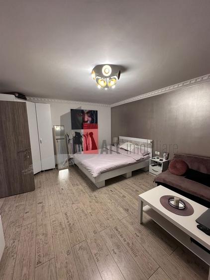 Garsonieră decomandată în Decebal
