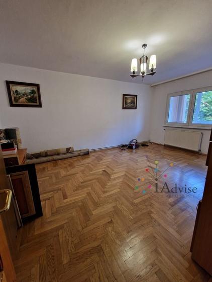 Apartament cu 4 camere decomandat în Noua