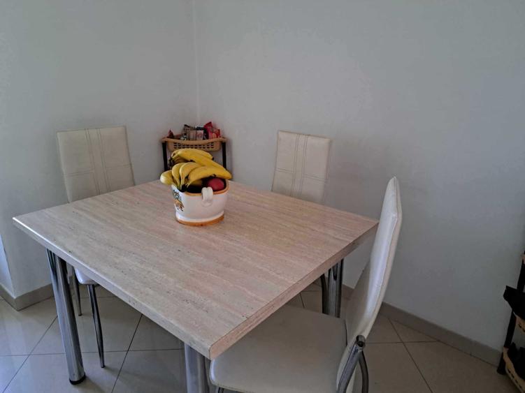 Apartament cu 4 camere decomandat în Confecții