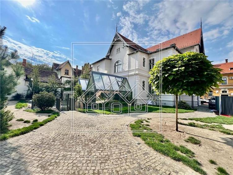 Birou, de 610 mp, în Central