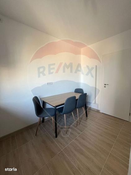 Apartament cu 4 camere în Polivalentă