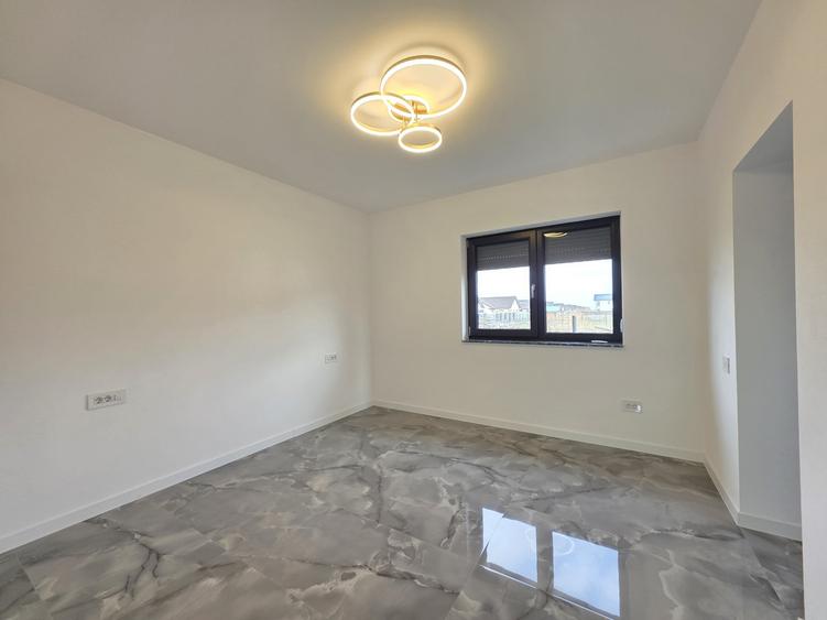 Casă individuală cu 4 camere cu Teren 500 Mp în Cristian