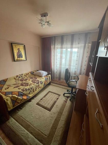 Apartament cu 3 camere decomandat în Independenței