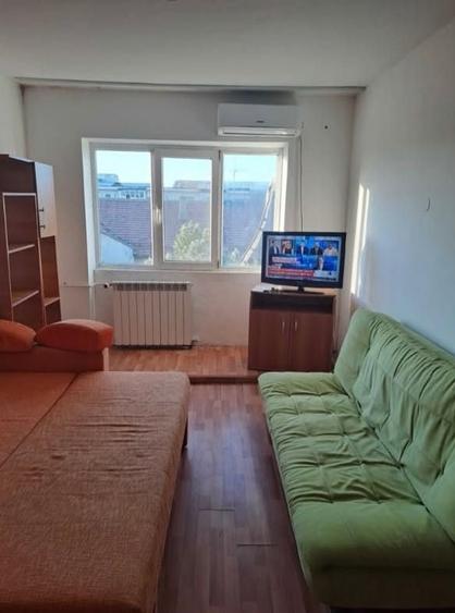 Garsonieră decomandată în Kiseleff