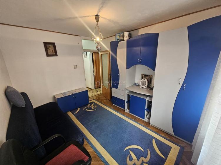 Apartament cu 4 camere decomandat în Central