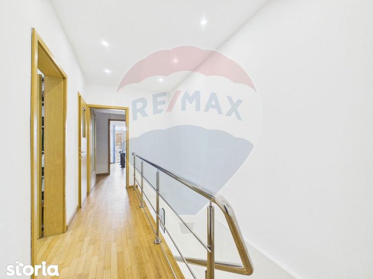 Apartament 4 camere recompartimentat din 3, P-ta Unirii | Parcare - 13