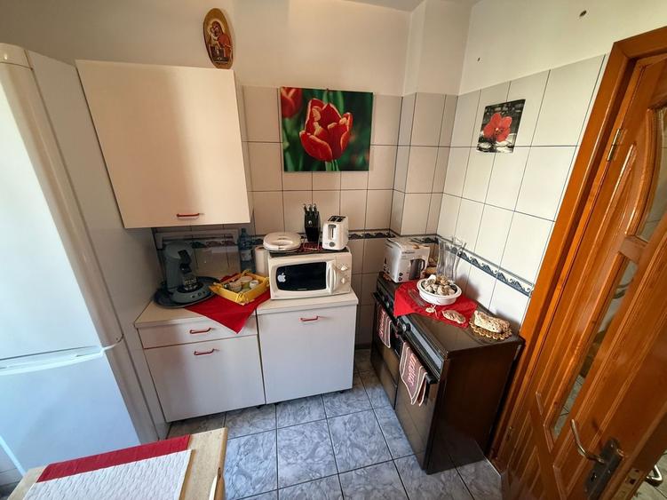 Apartament cu 3 camere decomandat în Inel I