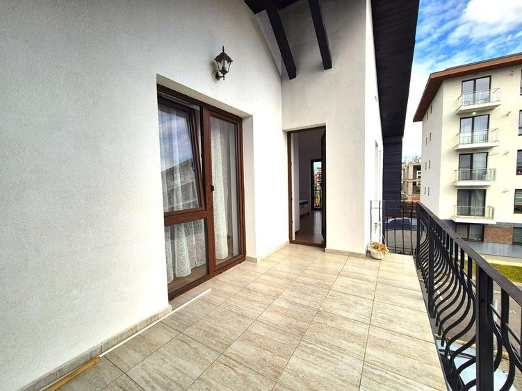 Apartament cu 3 camere decomandat în Tractorul