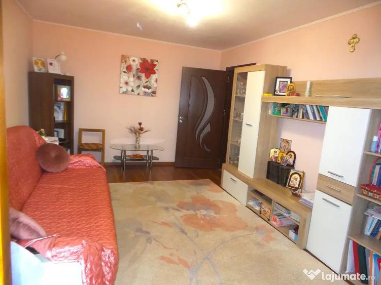 Apartament cu 6 camere decomandat în Central