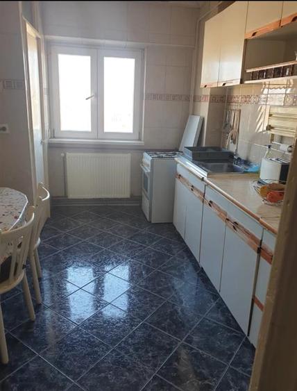 Apartament cu 3 camere decomandat, mobilat în Județean
