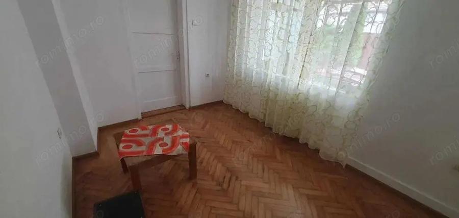 Casă cu 2 camere cu Teren 100 Mp în Central