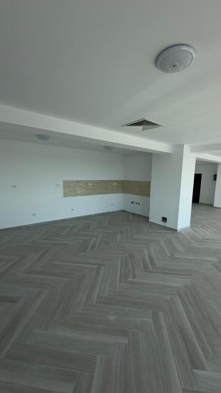 Apartament cu 3 camere semidecomandat în Iancu Nicolae