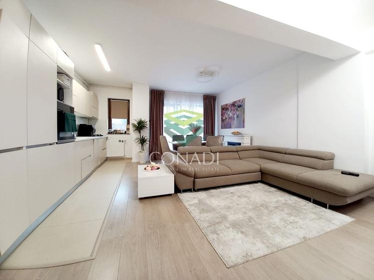 Apartament cu 3 camere semidecomandat, mobilat în Băneasa