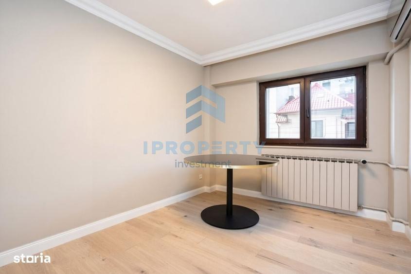Apartament cu 4 camere decomandat în Victoriei
