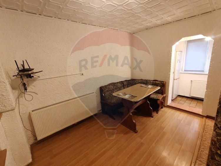 Apartament cu 3 camere decomandat, mobilat în Republicii