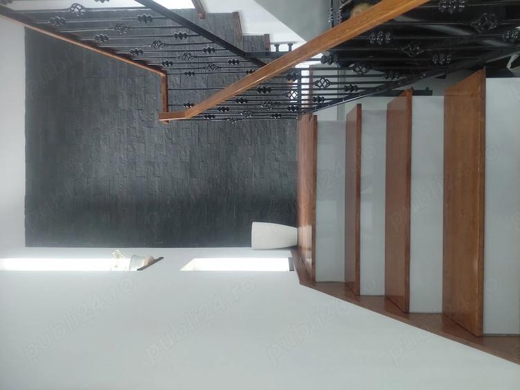 Casă cu 5 camere cu Teren 650 Mp în Albota