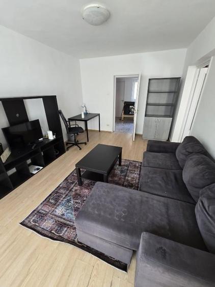 Apartament cu 2 camere semidecomandat, mobilat în Victoriei