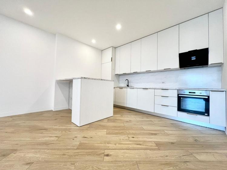 Apartament cu 4 camere, mobilat în Dacia