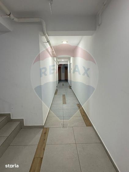 Apartament cu 3 camere decomandat în Tractorul