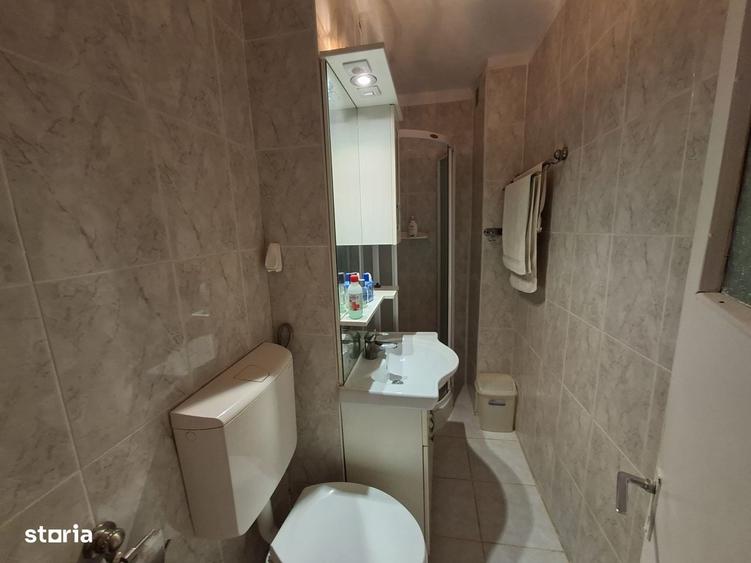 Apartament cu 4 camere decomandat în Cetate