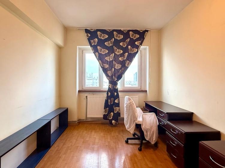 Apartament cu 3 camere decomandat, mobilat în Banu Manta