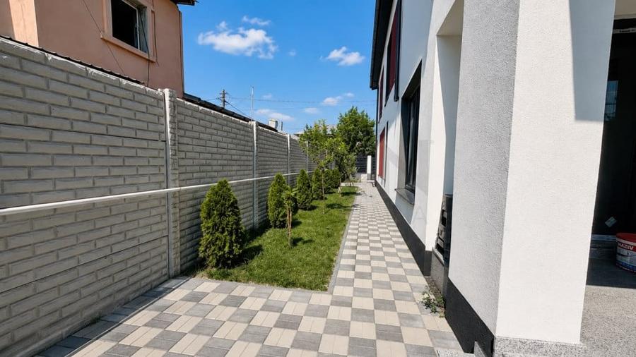 Casă cu 5 camere cu Teren 252 Mp în Central