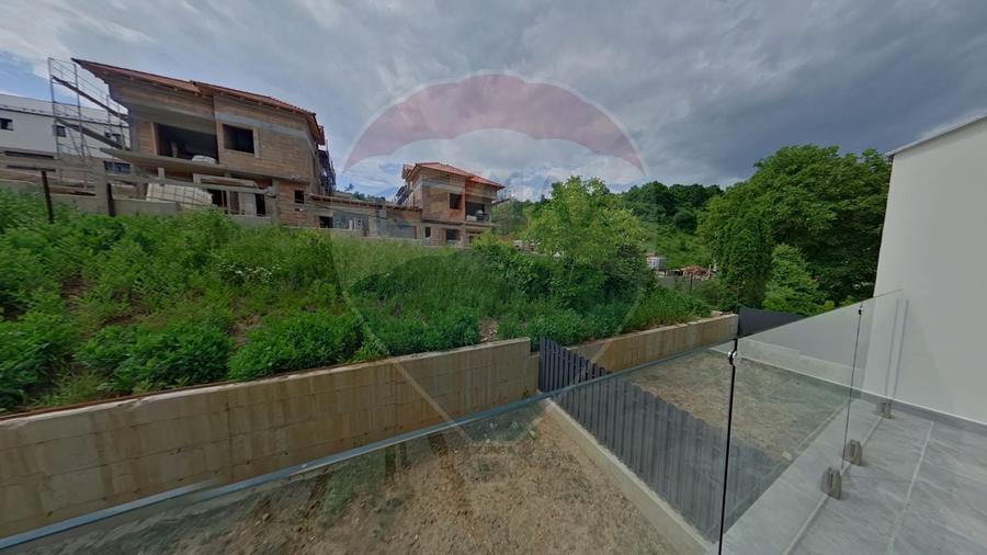 Duplex cu 4 camere cu Teren 346 Mp în Florești