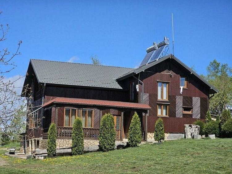 Casă individuală cu 6 camere cu Teren 13325 Mp în Ivănețu