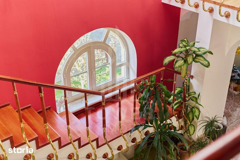 Casă cu Piscina în Sub Arini