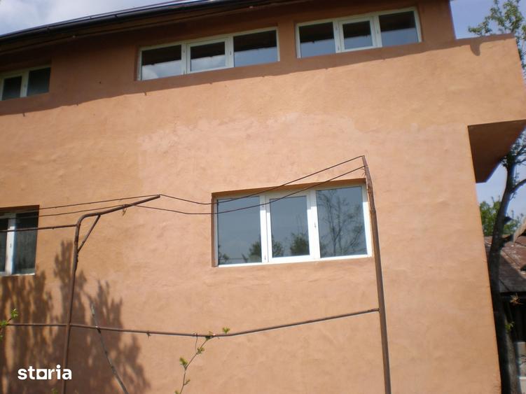 Casă cu 5 camere decomandat cu Teren 1250 Mp în Central