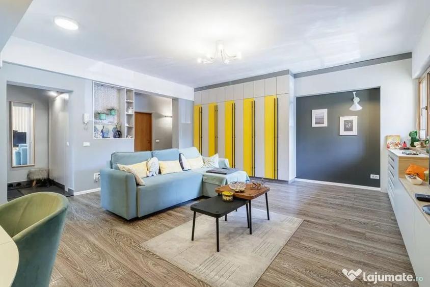Apartament cu 4 camere semidecomandat în Tineretului