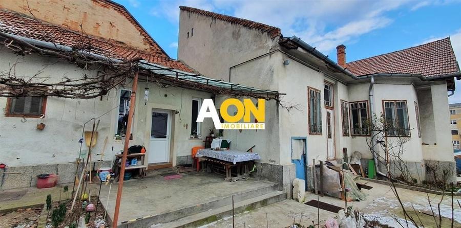 Casă individuală cu 4 camere cu Canalizare în Central