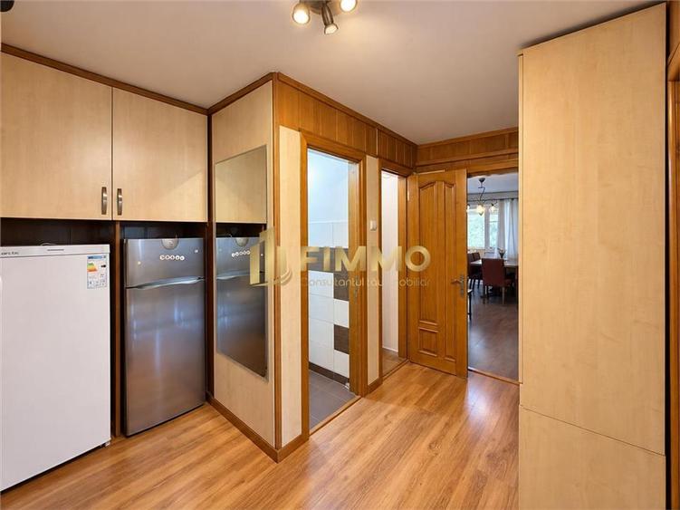 Apartament cu 4 camere decomandat în Central