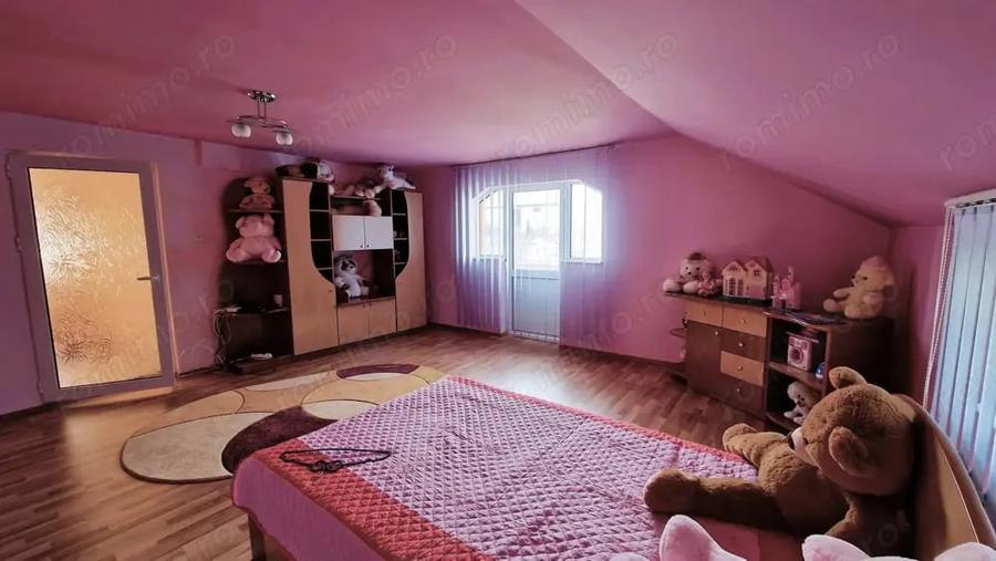 Casă cu 5 camere cu Teren 1500 Mp în Turia