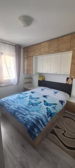Apartament cu 3 camere decomandat, mobilat în Tractorul