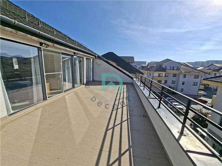 Apartament cu 4 camere decomandat în Tractorul