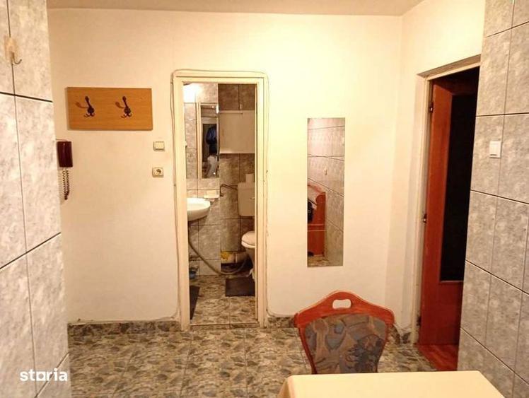 Garsonieră decomandată, mobilată în Decebal