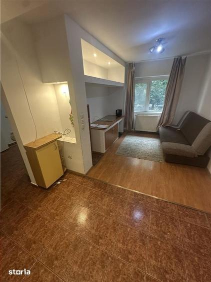 Apartament cu 4 camere decomandat în Lipovei