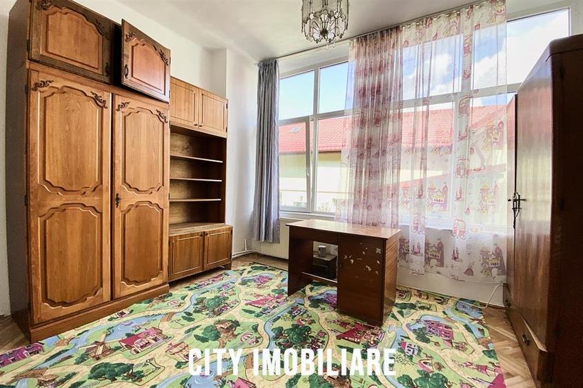 Apartament cu 4 camere circular, mobilat în Gruia