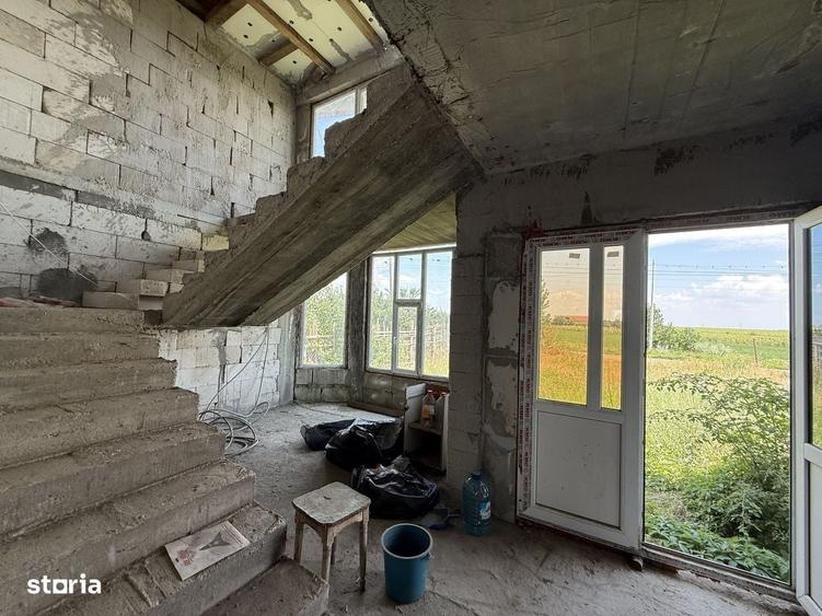 Casă cu 4 camere în Odaia Manolache