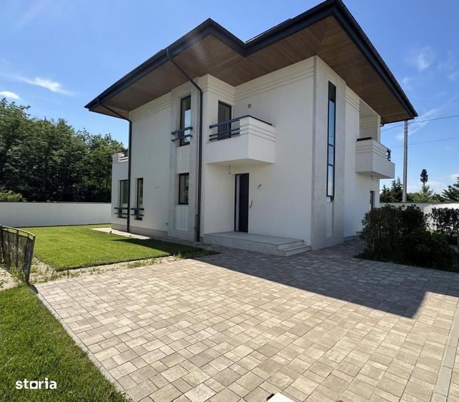 Casă cu 4 camere în Ostratu