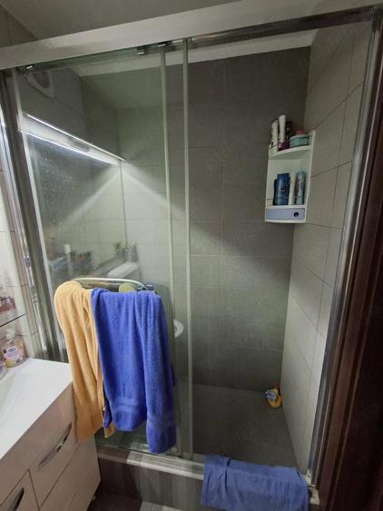 Apartament cu 3 camere decomandat în Exterior Vest